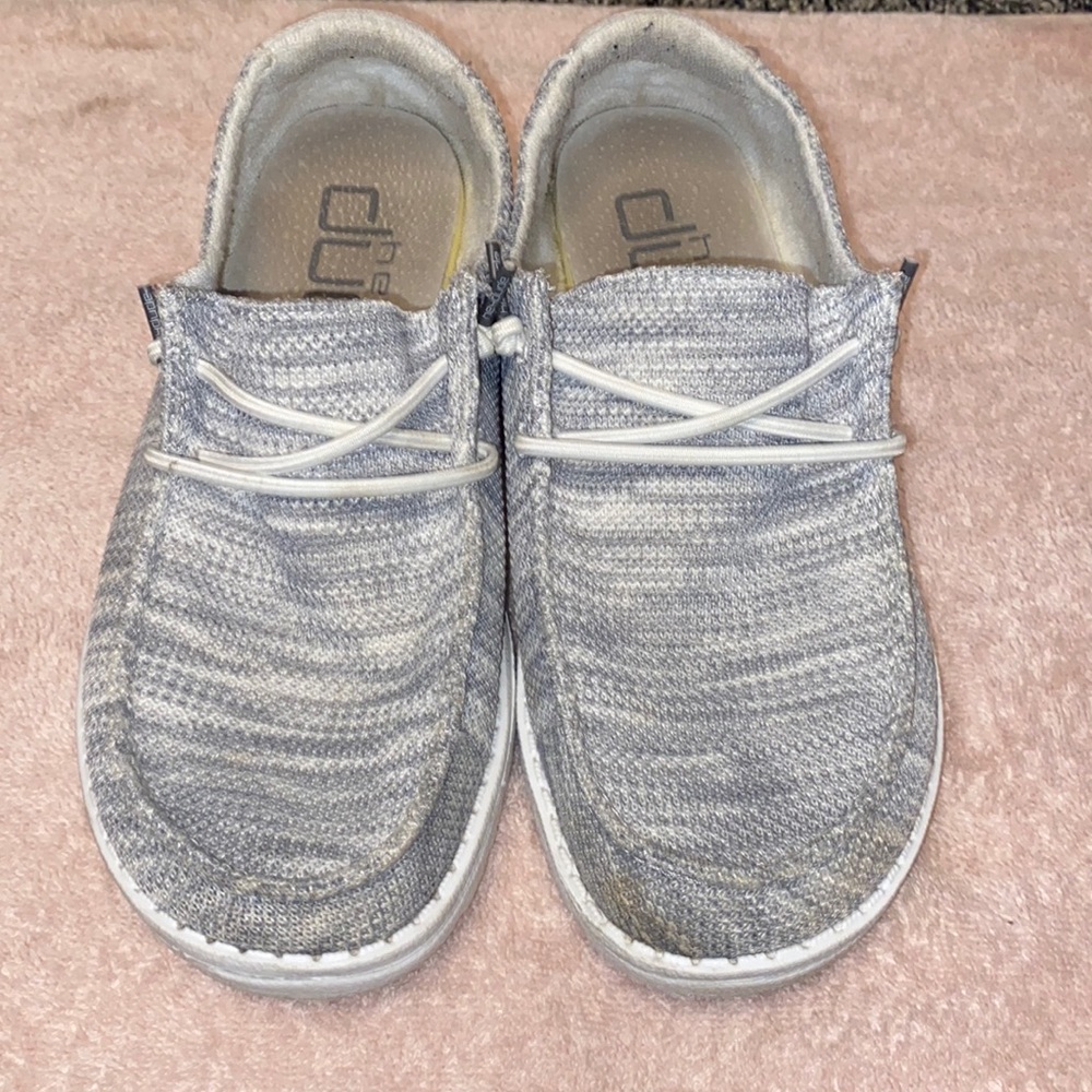Heydudes, there size 6 in women, there grey and white heydudes